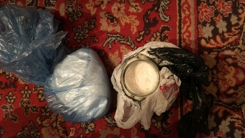В Сургуте двое мужчин готовились продать 1,7 кг наркотиков. «Товар» прятали по банкам. ФОТО