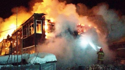 В Югре сгорел многоквартирный дом. 30 человек остались без крова. ФОТО