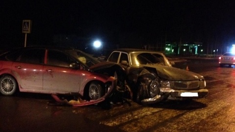 В Сургутском районе в ДТП пострадали 4 человека. Ford не пропустил «Волгу»