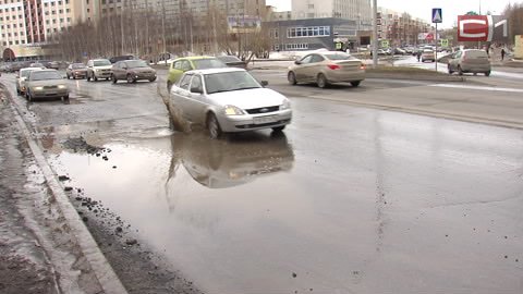 Осторожно, ямы! Зачем водителю в Сургуте линейка и уровень и как добиться ремонта авто за счет дорожников?