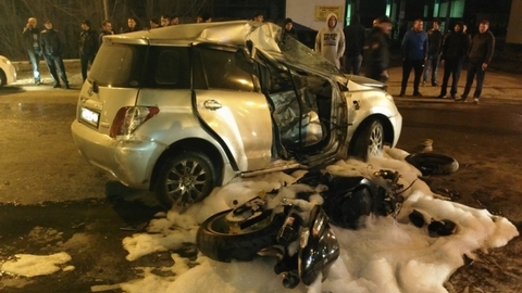 В Нижневартовске столкнулись Toyota и мотоцикл. Погиб водитель иномарки. ВИДЕО 18+