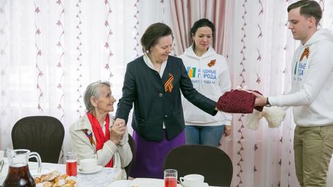Наталья Комарова навестила проживающих в доме-интернате для престарелых и инвалидов