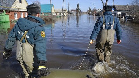 Большая вода не отступает. В Тюменскую область вылетает глава МЧС России Владимир Пучков