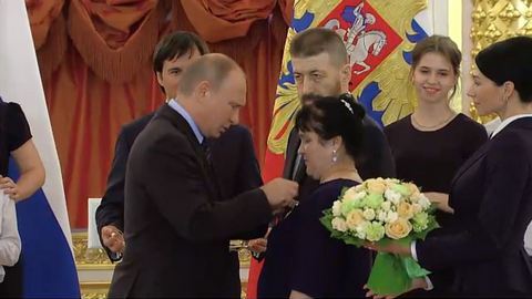 Владимир Путин наградил сургутскую семью Удовиченко орденом "Родительская слава"