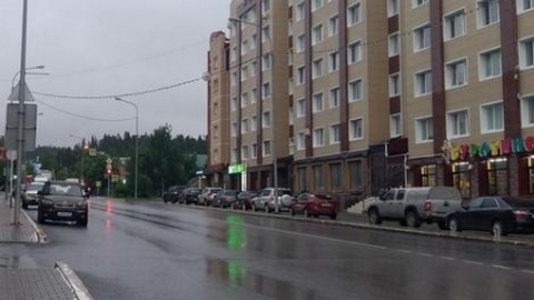 В Ханты-Мансийске юный велосипедист попал под колеса иномарки, водитель не уступил дорогу