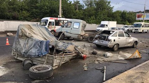 В Краснодаре подросток на Land Rover наехал на пятерых дорожных рабочих. Один из них скончался на месте