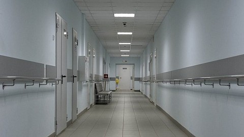 В Якутии будут судить врачей, на глазах у которых умер пенсионер. Ему пришлось подниматься на второй этаж