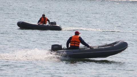 На озере в Челябинской области затонула перегруженная лодка, погибли дети