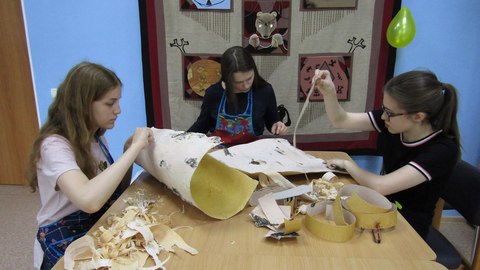 В Урае ученики школы искусств практикуются в Школе-мастерской народных промыслов