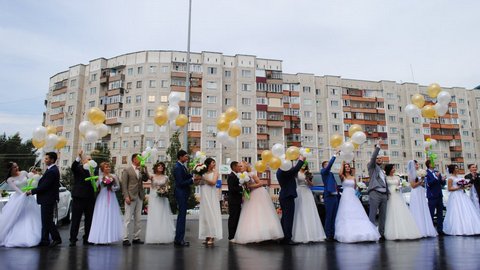В Сургуте на массовой церемонии бракосочетания в День семьи, любви и верности поженятся 12 пар