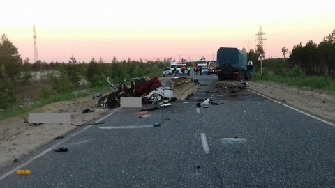 В Сургутском районе в столкновении LADA Priora и "Урала" погибли три человека. ФОТО