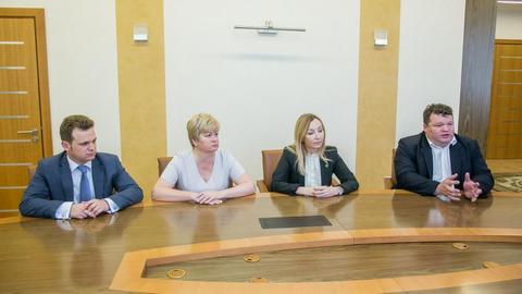 Последнее слово за губернатором. Наталья Комарова встретилась с кандидатами на должность глав двух департаментов