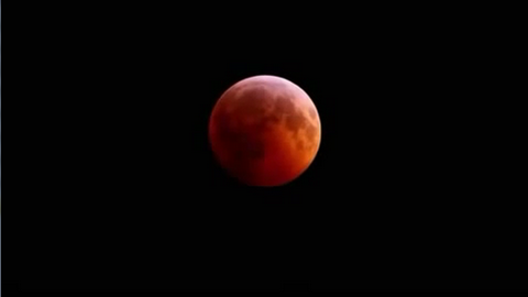 «Кровавую луну» можем и не увидеть. Созерцать необычное явление сургутянам, скорее всего, помешает пасмурное небо