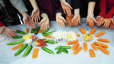 Впервые на сургутском «Урожае года» садоводы-любители будут соревноваться в художественной резьбе по овощам и фруктам