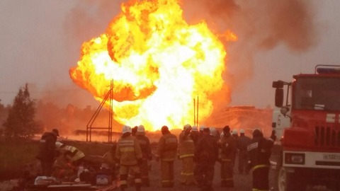 Пожар на предприятии «Роснефти» тушат четвертые сутки