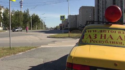 Не просто автохлам, а рекламный автохлам. Властям Сургута усложнили борьбу с многолетней проблемой в городских дворах