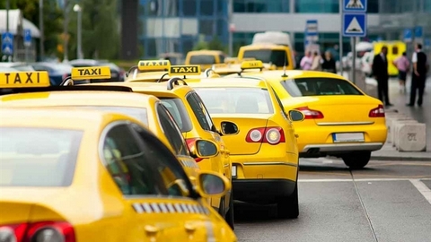 Такси предложили приравнять к общественному транспорту