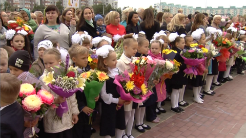 К акции помощи тяжелобольным детям "Дети важнее цветов" присоединились сургутские школьники