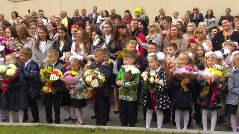 Сегодня школы Сургута встретили 5,5 тысяч первоклассников