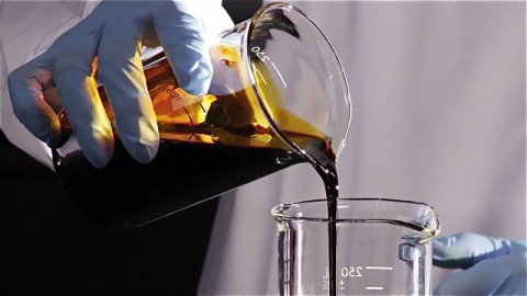 В столицу Югры привезли образцы нефти со всего мира
