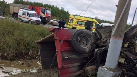 ЧП в ХМАО: грузовик столкнулся с поездом Нижневартовск-Адлер