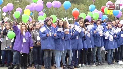 На парад российского студенчества в Сургуте собрались первокурсники со всей Югры