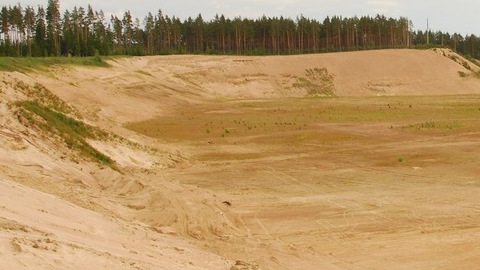 Рекультивировать десятки гектаров земли на Усть-Балыкском месторождении недропользователя заставила прокуратура