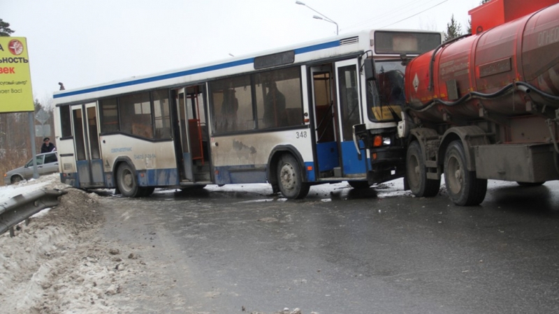 Два крупных ДТП произошли в Пыть-Яхе с участием автобусов. Пострадали 7 женщин. ВИДЕО