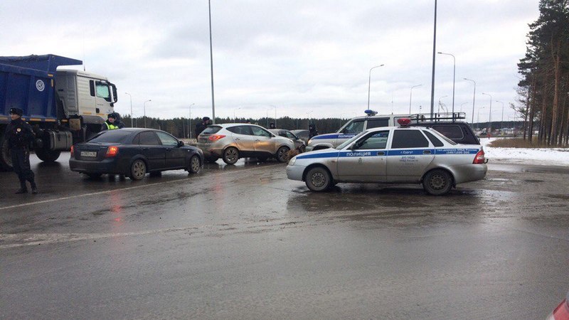 На въездах и выездах из Сургута проверяют автотранспорт 