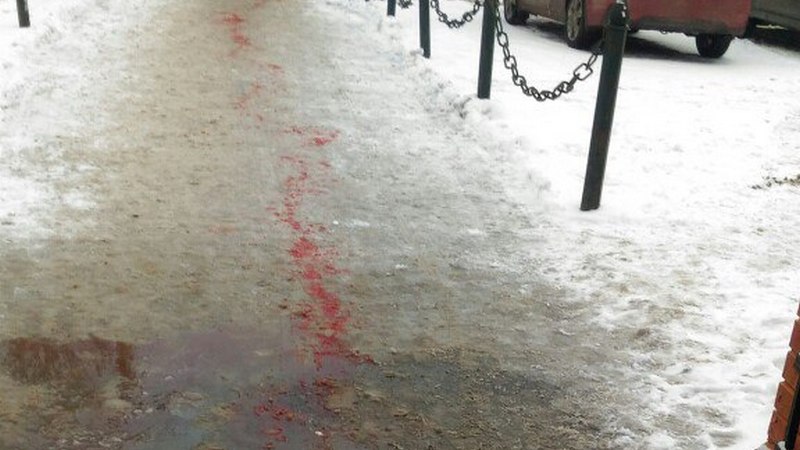 Напавшего на таксиста с ножом в Нижневартовске задержал работник торгового центра 