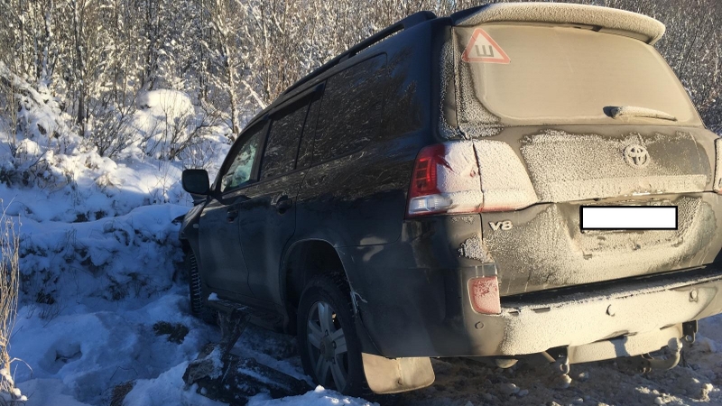 На трассе "Сургут-Нижневартовск" автоледи за рулем ВАЗа  не пропустила Toyota Land Cruiser, пострадали два человека 