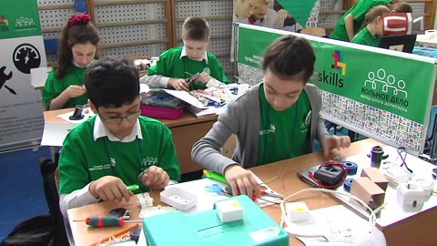 JuniorSkills в Сургуте: школьники соревнуются в прототипировании и изучении лекарственных препаратов 