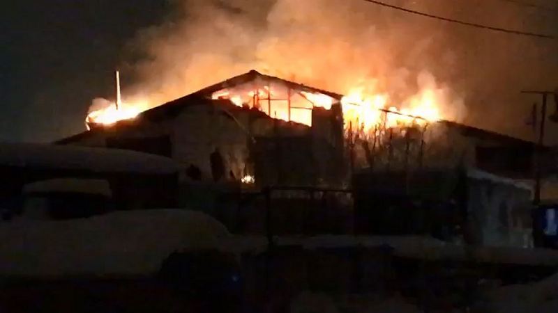 Пожар на Черном мысу в Сургуте. Сгорела производственная база одного из предприятий
