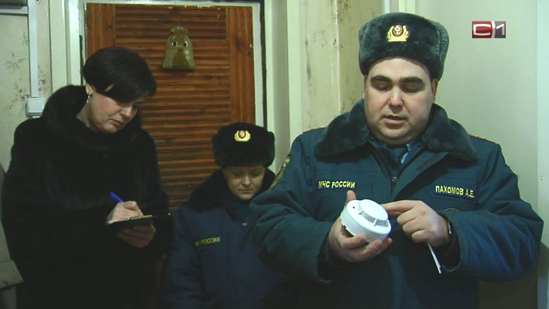  Профилактика — залог спокойствия. В Сургутском районе  в домах социально незащищенных граждан  устанавливают противопожарные датчики