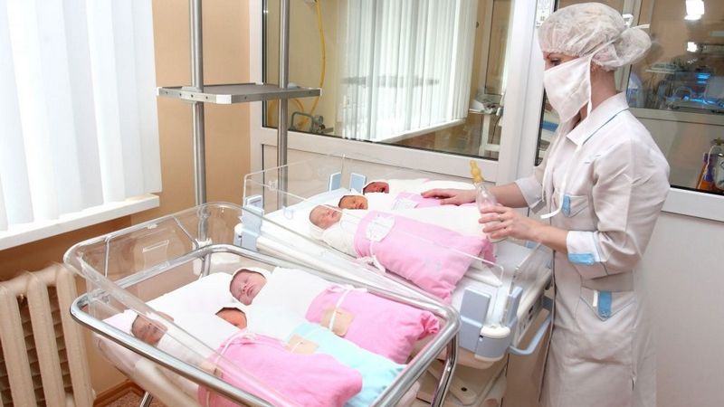 В Тюмени в новогоднюю ночь родились 27 малышей. Первой на свет появилась девочка