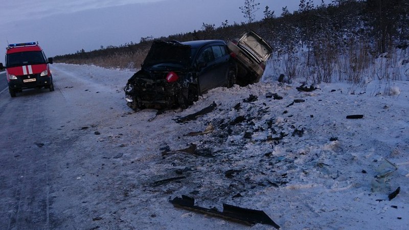 На трассе Сургут-Федоровский столкнулись два легковых автомобиля. Пострадали пять человек