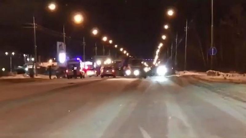 На Нефтеюганском шоссе внедорожник влетел в снегоуборочную машину. ВИДЕО