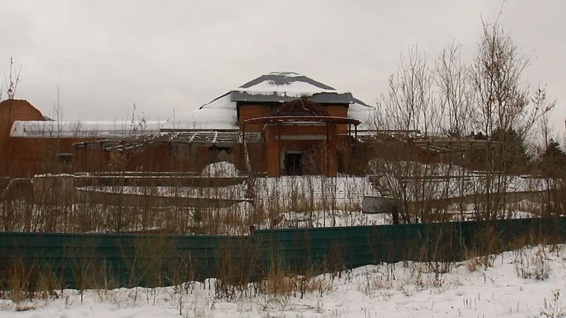 Ломать — не строить. Замороженную стройку станции юннатов в Сургуте ликвидируют