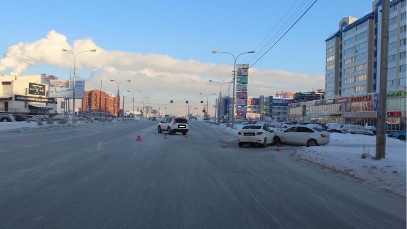 Тройное ДТП в Сургуте. В аварии пострадали молодой водитель и 12-летняя девочка