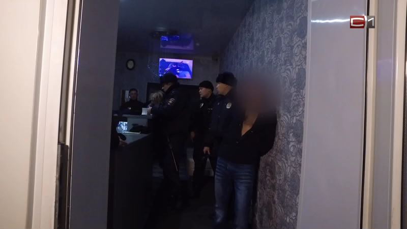 Вместо пара слезоточивый газ. Посетители сургутской сауны устроили драку с охранником
