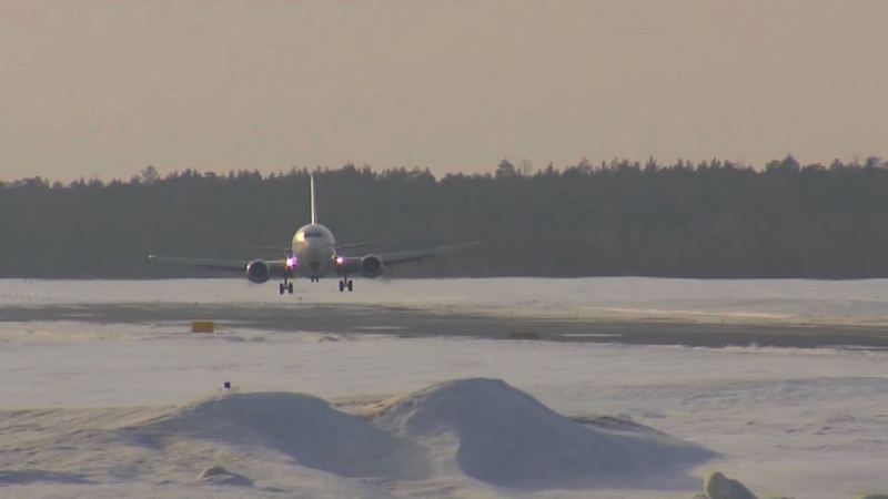 Самолет, летевший из Москвы в Ханты-Мансийск, экстренно приземлился в Коми