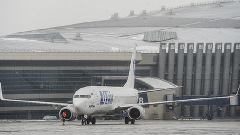Самолёт «ЮТэйр», совершавший рейс в Минск, экстренно вернулся во Внуково 