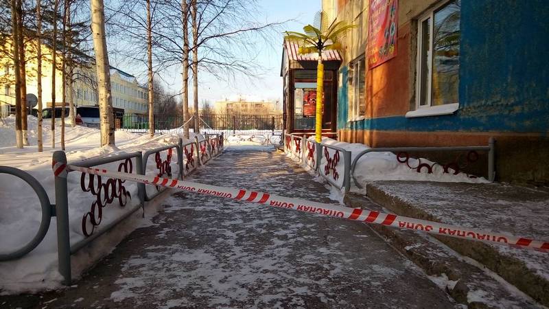 СРОЧНО! Убийство в сургутском СК «Локомотив» в районе железнодорожников. ФОТО