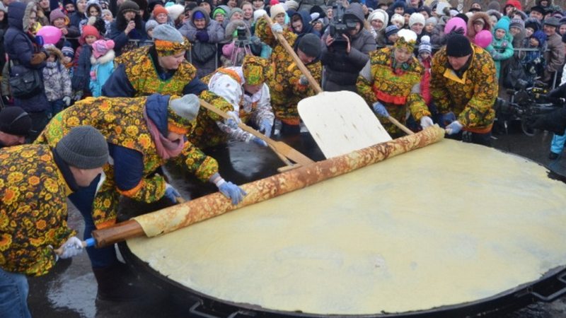 В Ялуторовске в 12-й  раз попытались испечь огромный блин, чтобы попасть в Книгу рекордов