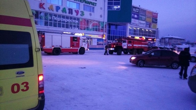 Пожар в сургутском ТЦ «Росич». Посетители эвакуированы. ВИДЕО
