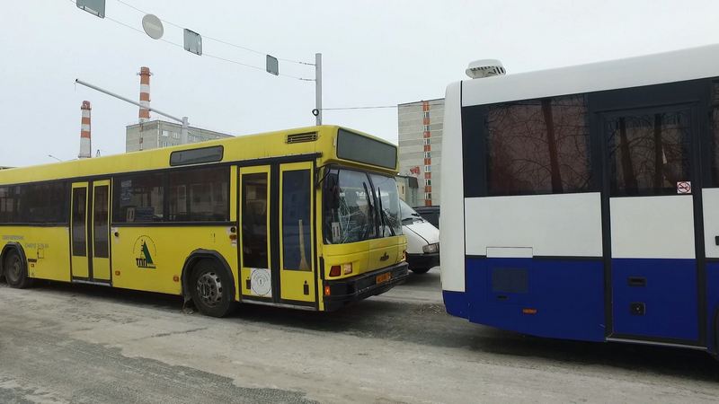 Два ДТП на одном перекрестке за утро в Сургуте: повреждены 3 автобуса и 2 машины