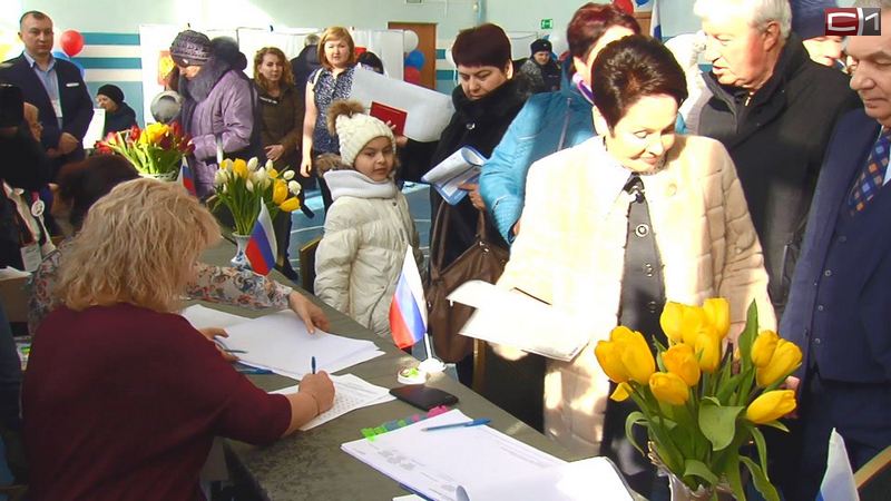 Галина Резяпова и Александр Сидоров голосуют в Сургуте - исторический выбор делают в родном городе