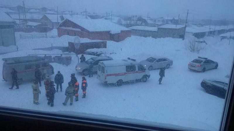 На Ямале 11-летняя девочка погибла под снежной кучей, оставленной коммунальщиками