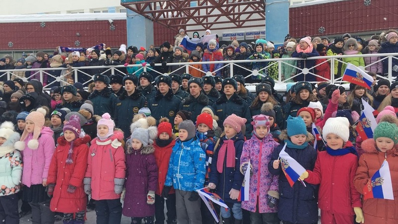 Ученики сургутской школы спели гимн России для всенародного проекта. ВИДЕО