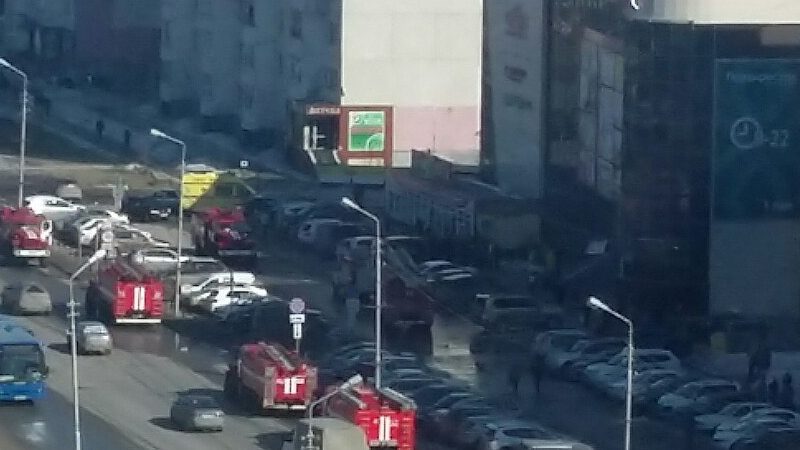 Из сургутского торгового центра эвакуировали посетителей из-за ароматической свечи